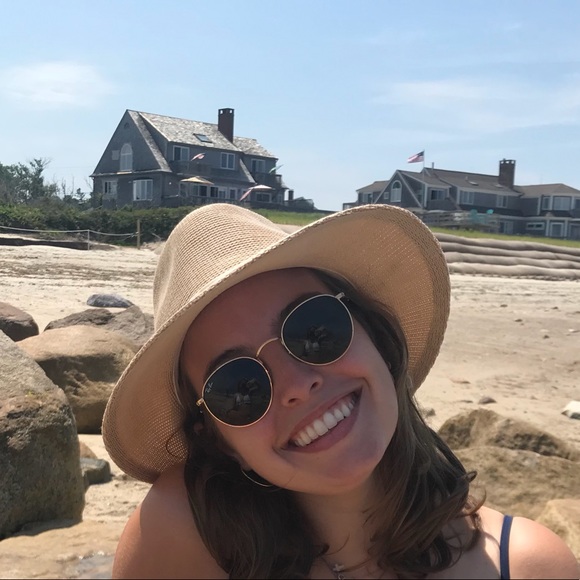 Meet your Posher, Abby - Picture 1 of 1